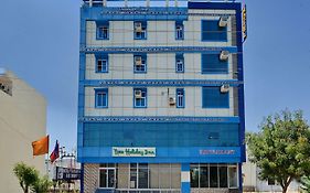 Oyo 2061 Hotel New Holiday Inn